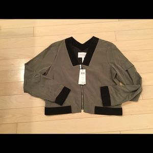 New! Jacket in olive color.